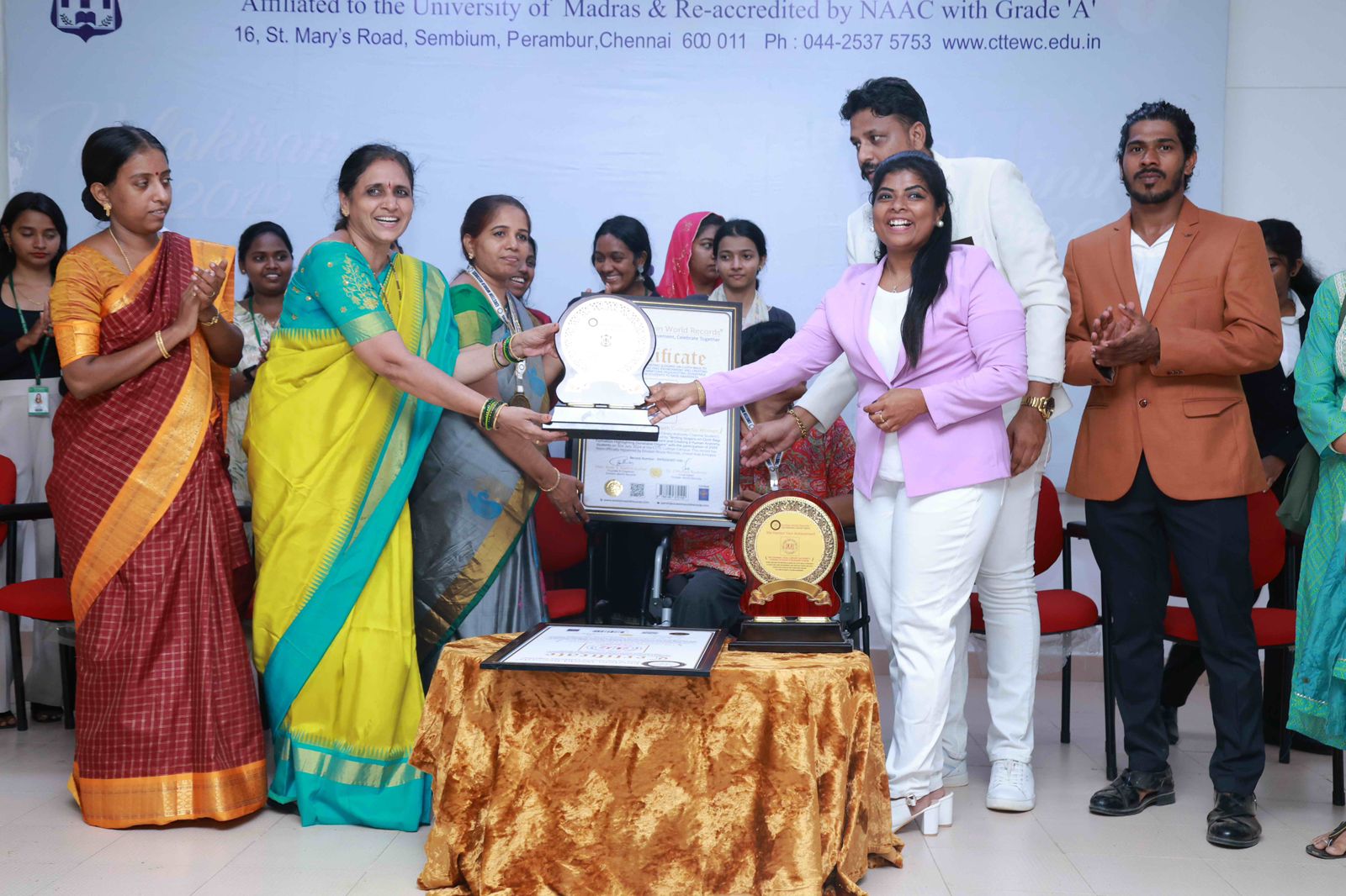 WORLD RECORD FOR WRITING SLOGANS ON CLOTH BAGS TO PROMOTE A PLASTIC BAG-FREE ENVIRONMENT AND CREATING HUMAN ANATOMY FORMATIONS HIGHLIGHTING DONATABLE ORGANS BY 2,500 STUDENTS TO RAISE AWARENESS